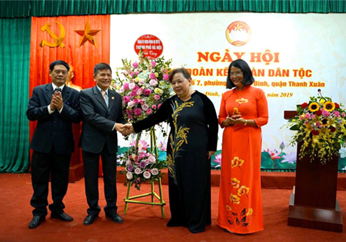Tối 14-11, Phó Bí thư Thành ủy, Chủ tịch HĐND thành phố Hà Nội Nguyễn Thị Bích Ngọc đã chung vui Ngày hội Đại đoàn kết toàn dân tộc với nhân dân Khu dân cư số 7, phường Khương Đình, quận Thanh Xuân.