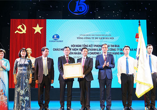 Ngày 19-11, tại Hà Nội, Tổng công ty Du lịch Hà Nội (Hanoitourist) đã tổ chức Hội nghị tổng kết phong trào thi đua, kỷ niệm 15 năm thành lập và đón nhận Huân chương Lao động hạng Nhất. Phó Bí thư Thành ủy Đào Đức Toàn dự Hội nghị.