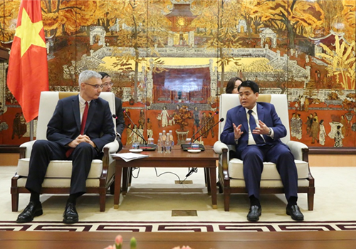 Sáng nay, Chủ tịch UBND thành phố Hà Nội Nguyễn Đức Chung đã có buổi tiếp Đại sứ Pháp Nicolas Wannery đến chào xã giao nhân dịp nhận nhiệm kỳ mới tại Việt Nam.