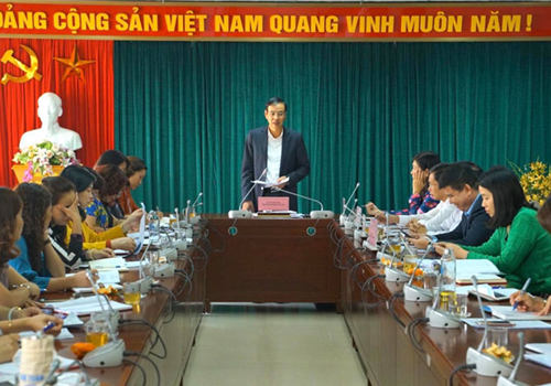 Ngày 27-11, Phó Bí thư Thành ủy Hà Nội Đào Đức Toàn làm việc với Ban Thường vụ Hội Liên hiệp phụ nữ thành phố Hà Nội về công tác tham gia tuyên truyền, vận động giải quyết các vụ việc phức tạp, khiếu kiện tập trung đông người. Cùng dự có Ủy viên Ban Thường vụ Thành ủy, Phó Chủ tịch Ủy ban Trung ương MTTQ Việt Nam không chuyên trách, Chủ tịch Ủy ban MTTQ Việt Nam Thành phố Nguyễn Lan Hương.