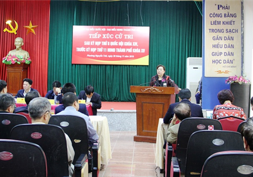 Sáng nay, đồng chí Nguyễn Thị Bích Ngọc, Phó Bí thư Thành uỷ, Chủ tịch HĐND Thành phố, Phó Trưởng đoàn đại biểu Quốc hội Thành phố cùng các vị đại biểu Quốc hội, đại biểu HĐND Thành phố đã tiếp xúc cử tri quận Hà Đông sau Kỳ họp thứ 8, Quốc hội khoá 14 và trước Kỳ họp thứ 11 HĐND Thành phố khoá 15.