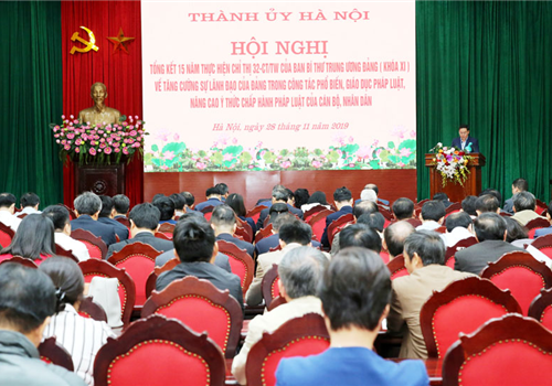Xác định phổ biến giáo dục pháp luật là nhiệm vụ trọng tâm, thường xuyên của các cấp ủy Đảng, chính quyền từ Thành phố tới cơ sở - là một trong những yêu cầu được đồng chí Ngô Thị Thanh Hằng, Ủy viên Trung ương Đảng, Phó Bí thư Thường trực Thành ủy nhấn mạnh tại Hội nghị tổng kết 15 năm thực hiện Chỉ thị 32 của Ban Bí thư Trung ương Đảng về tăng cường sự lãnh đạo của Đảng trong công tác phổ biến, giáo dục pháp, nâng cao ý thức chấp hành pháp luật của cán bộ, Nhân dân. 