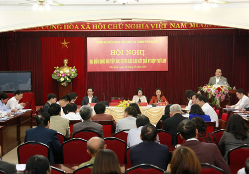 Ngày 29-11, đồng chí Hoàng Trung Hải, Ủy viên Bộ Chính trị, Bí thư Thành ủy, Trưởng đoàn đại biểu Quốc hội Hà Nội và các đại biểu Quốc hội ứng cử tại đơn vị bầu cử số 3 đã có cuộc tiếp xúc cử tri các quận Thanh Xuân, Cầu Giấy báo cáo kết quả Kỳ họp thứ tám Quốc hội khóa XIV.