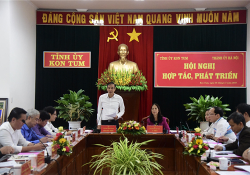 Ngày 8-11, tại thành phố Kon Tum (tỉnh Kon Tum), Ban Thường vụ Thành ủy Hà Nội và Ban Thường vụ Tỉnh ủy Kon Tum tổ chức Hội nghị hợp tác, phát triển nhằm đánh giá tình hình, kết quả hợp tác thời gian qua, xác định phương hướng, nội dung thúc đẩy hợp tác thời gian tới. Phó Bí thư Thành ủy Hà Nội Đào Đức Toàn và Phó Bí thư Thường trực Tỉnh ủy Kon Tum Y Mửi chủ trì Hội nghị.
