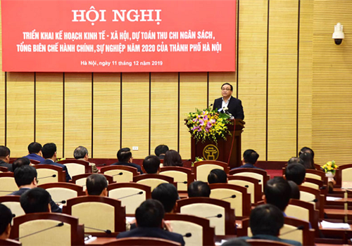 Đánh giá cao tinh thần khẩn trương, trách nhiệm của Ban cán sự Đảng UBND Thành phố sớm tổ chức triển khai kế hoạch năm 2020, phát biểu chỉ đạo Hội nghị nghị triển khai kế hoạch kinh tế - xã hội, dự toán thu - chi ngân sách, tổng biên chế hành chính, sự nghiệp năm 2020, Ủy viên Bộ Chính trị, Bí thư Thành ủy Hoàng Trung Hải đề nghị người đứng đầu các cấp, các ngành phải bám sát, chỉ đạo của Trung ương, Thành phố, quyết liệt, đồng bộ, cụ thể... quyết tâm hoàn thành các chỉ tiêu năm 2020. 