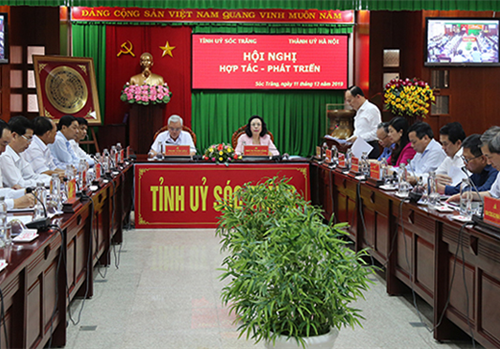 Chiều 11-12, tại tỉnh Sóc Trăng, đoàn công tác Ban Thường vụ Thành ủy Hà Nội và Ban Thường vụ Tỉnh ủy Sóc Trăng tổ chức Hội nghị hợp tác - phát triển. Đồng chí Ngô Thị Thanh Hằng, Ủy viên Trung ương Đảng, Phó Bí thư Thường trực Thành ủy và đồng chí Phan Văn Sáu, Ủy viên Trung ương Đảng, Bí thư Tỉnh ủy chủ trì Hội nghị.