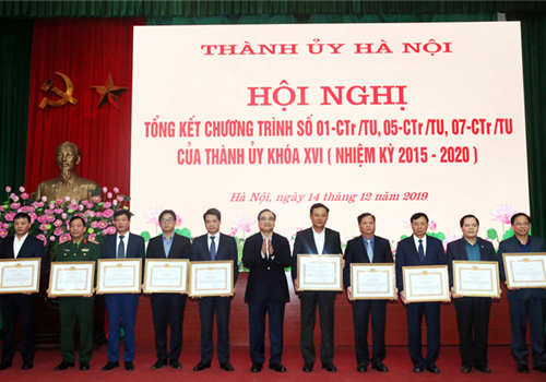 Đồng chí Hoàng Trung Hải, Ủy viên Bộ Chính trị, Bí thư Thành ủy Hà Nội chủ trì Hội nghị tổng kết các Chương trình số 01, 05, 07 của Thành ủy khóa 16 về công tác xây dựng Đảng, hệ thống chính trị Thành phố; đấu tranh phòng, chống tham nhũng, thực hành tiết kiệm, chống lãng phí; bảo đảm quốc phòng an ninh. 