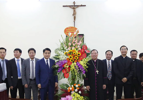 Ủy viên Trung ương Đảng, Phó Bí thư Thành ủy, Chủ tịch UBND thành phố Hà Nội Nguyễn Đức Chung đến thăm và chúc mừng Tòa tổng giám mục Tổng giáo phận Hà Nội nhân dịp Lễ Giáng sinh năm 2019 và chuẩn bị đón mừng năm mới năm 2020. 
