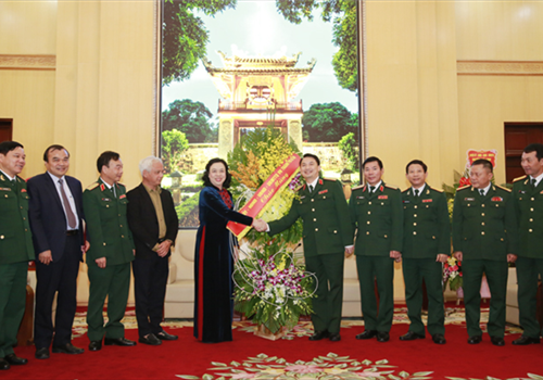 Nhân dịp kỷ niệm 75 năm Ngày thành lập Quân đội Nhân dân Việt Nam (22/12/1944-22/12/2019), 30 năm ngày hội Quốc phòng toàn dân (22/12/1989-22/12/2019), chiều 20-12, Ủy viên Trung ương Đảng, Phó Bí thư Thường trực Thành ủy Hà Nội Ngô Thị Thanh Hằng đã đến thăm, chúc mừng và làm việc với cán bộ, chiến sĩ Bộ Tư lệnh Thủ đô.
