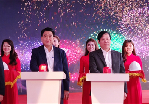 Sáng 29-12, Ban quản lý dự án Đầu tư xây dựng công trình giao thông thành phố Hà Nội đã tổ chức khởi công giai đoạn II dự án xây dựng cầu vượt tại nút giao An Dương - đường Thanh Niên (đoạn đê Âu Cơ từ khách sạn Thắng Lợi đến cầu Nhật Tân). Đến dự có các đồng chí: Nguyễn Đức Chung, Ủy viên Trung ương Đảng, Phó Bí thư Thành ủy, Chủ tịch UBND thành phố Hà Nội; Nguyễn Thế Hùng, Phó Chủ tịch UBND Thành phố.