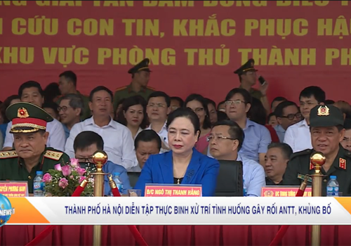 HH: Nằm trong chương trình Diễn tập khu vực phòng thủ thành phố Hà Nội năm 2019, sáng nay, Công an Hà Nội phối hợp cùng Bộ Tư lệnh Thủ đô tổ chức diễn tập thực binh xử trí tình huống giải tán đám đông biểu tình, gây rối ANTT; tấn công đối tượng khủng bố và giải cứu con tin; khắc phục hậu quả năm 2019. Tham dự diễn tập có Thượng tướng Nguyễn Phương Nam, Uỷ viên Trung ương Đảng, Phó Tổng Tham mưu trưởng Quân đội nhân dân Việt Nam, Trung tướng Nguyễn Văn Sơn, Thứ trưởng Bộ Công an. Về phía thành phố Hà Nội, các đồng chí Phó Bí thư Thường trực Thành uỷ Ngô Thị Thanh Hằng, Chủ tịch UBND thành phố Nguyễn Đức Chung, Chủ tịch HĐND thành phố Nguyễn Thị Bích Ngọc, Phó bí thư Thành uỷ Đào Đức Toàn dự và chỉ đạo diễn tập.
VTR: Mở đầu là màn diễu hành biểu dương lực lượng, phương tiện, biểu diễn võ thuật và bắn súng chiến thuật của các lực lượng Công an thành phố Hà Nội. Để chuẩn bị cho buổi diễn tập hôm nay, đã có khoảng 6000 cán bộ chiến sỹ Công an thành phố Hà Nội, Bộ tư lệnh thủ đô và người dân được huy động, tích cực, khẩn trương luyện tập dưới sự chỉ đạo của Bộ Công An, Bộ Quốc phòng trong nhiều ngày qua. 
Với 3 tình huống thực binh gồm xử trí tình huống giải tán đám đông biểu tình gây rối an ninh trật tự; tấn công đối tượng khủng bố, giải cứu con tin; phòng cháy chữa cháy, cứu nạn, cứu hộ, khắc phục hậu quả, nội dung diễn tập đã quán triệt đúng tinh thần chỉ đạo, bám sát các nhiệm vụ chính trị của lực lượng Công an - Quân đội. Qua đây cho thấy cơ chế phối hợp hiệp đồng giữa các lực lượng, có sự phân vai rõ người, rõ việc, rõ hiệu quả. Cơ chế lãnh đạo, chỉ huy và chế độ thông tin thông suốt, nhịp nhàng từ chỉ huy cao nhất đến từng lực lượng và bộ phận thực hiện. Các quyết định, đối sách giải quyết tình huống phù hợp với từng cấp độ của diễn biến tình hình.
Biểu dương tinh thần không quản ngại khó khăn, “vượt nắng, thắng mưa” của các lực lượng tham gia diễn tập, Phó bí thư Thành uỷ Đào Đức Toàn khẳng định, Buổi diễn tập đã thành công tốt đẹp, đáp ứng các mục đích và yêu