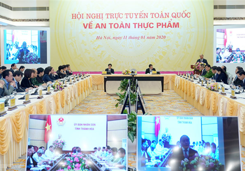 Sáng 11-1, Ủy viên Bộ Chính trị, Thủ tướng Chính phủ Nguyễn Xuân Phúc chủ trì hội nghị trực tuyến toàn quốc về an toàn thực phẩm. Hội nghị có sự tham gia của Ủy viên Trung ương Đảng, Phó Thủ tướng Chính phủ Vũ Đức Đam, Trưởng ban Chỉ đạo liên ngành Trung ương về an toàn thực phẩm cùng lãnh đạo các bộ, ngành Trung ương và lãnh đạo các tỉnh, thành phố tại 63 điểm cầu. Tham dự tại điểm cầu Hà Nội có Ủy viên Trung ương Đảng, Phó Bí thư Thành ủy, Chủ tịch UBND Thành phố Nguyễn Đức Chung; Ủy viên Ban Thường vụ Thành ủy, Phó Chủ tịch Thường trực UBND Thành phố Nguyễn Văn Sửu cùng đại diện các sở, ngành.