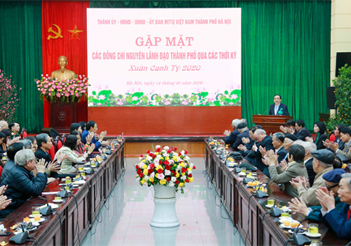 Sáng 14-01, trong không khí mừng Xuân Canh Tý 2020, chào mừng 90 năm Ngày thành lập Đảng Cộng sản Việt Nam (3/2/1930 - 3/2/2020) và 90 năm Ngày thành lập Đảng bộ thành phố Hà Nội (17/3/1930 - 17/3/2020), Thành ủy, HĐND, UBND và Ủy ban Mặt trận Tổ quốc Việt Nam thành phố Hà Nội tổ chức gặp mặt các đồng chí nguyên lãnh đạo thành phố qua các thời kỳ. Chủ trì buổi gặp mặt có các đồng chí: Ủy viên Bộ Chính trị, Bí thư Thành ủy, Trưởng đoàn đại biểu Quốc hội thành phố Hà Nội Hoàng Trung Hải; Ủy viên Trung ương Đảng, Phó Bí thư Thường trực Thành ủy Ngô Thị Thanh Hằng; Ủy viên Trung ương Đảng, Phó Bí thư Thành ủy, Chủ tịch UBND Thành phố Nguyễn Đức Chung; Phó Bí thư Thành ủy Đào Đức Toàn; Ủy viên Ban Thường vụ Thành ủy, Chủ tịch Ủy ban Mặt trận Tổ quốc Việt Nam Thành phố Nguyễn Lan Hương. Tới dự có các đồng chí: Vũ Oanh, nguyên Ủy viên Bộ Chính trị, nguyên Trưởng ban Dân vận Trung ương, nguyên Bí thư Tỉnh ủy Hà Đông; Phạm Thế Duyệt, nguyên Ủy viên Thường vụ - Thường trực Bộ Chính trị, nguyên Chủ tịch Ủy ban Mặt trận Tổ quốc Việt Nam, nguyên Bí thư Thành ủy Hà Nội; Lê Xuân Tùng, nguyên Ủy viên Bộ Chính trị, nguyên Bí thư Thành ủy Hà Nội.
