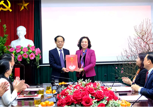 Chiều 14-01, Ủy viên Trung ương Đảng, Phó Bí thư Thường trực Thành ủy Ngô Thị Thanh Hằng chủ trì Lễ công bố và trao Quyết định của Ban Thường vụ Thành ủy về công tác cán bộ tại Ban Nội chính Thành ủy và Ban Dân vận Thành ủy. Cùng tham dự có các đồng chí Ủy viên Ban Thường vụ Thành ủy: Trưởng ban Nội chính Thành ủy Nguyễn Quang Huy, Trưởng ban Dân vận Thành ủy Nguyễn Thị Tuyến.