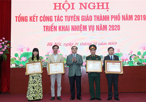 Ngày 31-12, Ban Tuyên giáo Thành ủy Hà Nội tổ chức Hội nghị tổng kết công tác tuyên giáo Thành phố năm 2019, triển khai nhiệm vụ năm 2020. Ủy viên Ban Thường vụ Thành ủy, Trưởng ban Tuyên giáo Thành ủy Nguyễn Văn Phong chủ trì Hội nghị. Dự Hội nghị có Ủy viên Bộ Chính trị, Bí thư Thành ủy, Trưởng đoàn đại biểu Quốc hội thành phố Hà Nội Hoàng Trung Hải; Ủy viên Trung ương Đảng, Phó Bí thư Thường trực Thành ủy Ngô Thị Thanh Hằng; Phó Trưởng ban Tuyên giáo Trung ương Bùi Trường Giang. Các đồng chí Ủy viên Ban Thường vụ Thành ủy: Chủ nhiệm Ủy ban Kiểm tra Thành ủy Hoàng Trọng Quyết, Trưởng ban Tổ chức Thành ủy Vũ Đức Bảo; Phó Chủ tịch HĐND Thành phố Phùng Thị Hồng Hà; Phó Chủ tịch UBND Thành phố Ngô Văn Quý; lãnh đạo các sở, ban, ngành và các cấp ủy trực thuộc Thành ủy cùng dự.

