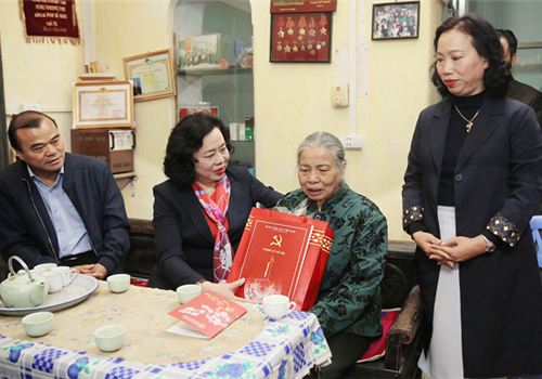 Nhân dịp Xuân canh tý 2020, sáng 20-01, Ủy viên Trung ương Đảng, Phó Bí thư Thường trực Thành ủy Hà Nội Ngô Thị Thanh Hằng cùng lãnh đạo quận Nam Từ Liêm đã tới thăm, chúc Tết gia đình chính sách, người có công tiêu biểu trên địa bàn quận Nam Từ Liêm.

