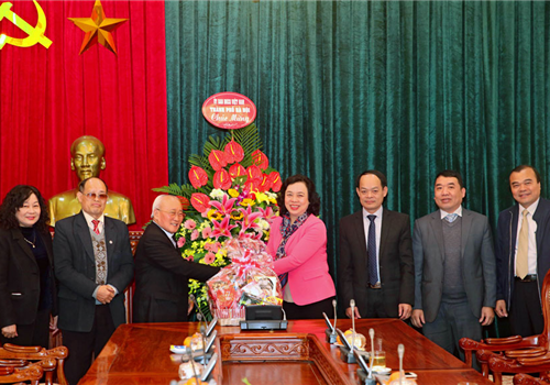 Chiều 21-01, nhân dịp mừng Xuân Canh Tý năm 2020 và kỷ niệm 90 năm Ngày thành lập Đảng Cộng sản Việt Nam (03/02/1930-03/02/2020), Đoàn đại biểu của Ủy ban Đoàn kết Công giáo Việt Nam thành phố Hà Nội do linh mục Dương Phú Oanh, Phó Chủ tịch Ủy ban Đoàn kết Công giáo Việt Nam, Chủ tịch Ủy ban Đoàn kết Công giáo Việt Nam Thành phố dẫn đầu đã đến chúc mừng Đảng bộ thành phố Hà Nội. Tiếp Đoàn có Ủy viên Trung ương Đảng, Phó Bí thư Thường trực Thành ủy Ngô Thị Thanh Hằng. 