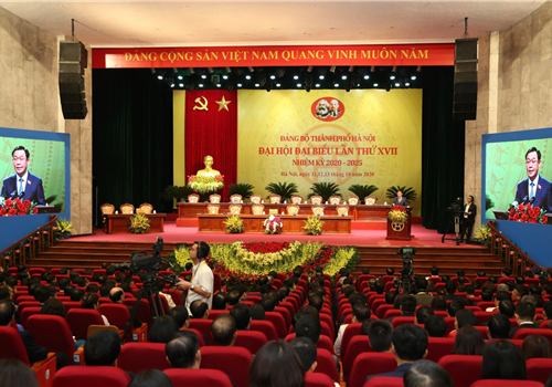 14h ngày 11-10, tại Cung Văn hóa lao động hữu nghị Việt - Xô, Đại hội đại biểu lần thứ XVII (nhiệm kỳ 2020-2025) Đảng bộ thành phố Hà Nội tiến hành phiên trù bị. Dự và chỉ đạo Đại hội có các đồng chí: Ủy viên Bộ Chính trị, Bí thư Thành ủy, Trưởng đoàn đại biểu Quốc hội thành phố Hà Nội Vương Đình Huệ; Ủy viên Trung ương Đảng, Phó Bí thư Thường trực Thành ủy Hà Nội Ngô Thị Thanh Hằng; Ủy viên Trung ương Đảng, Phó Bí thư Thành ủy, Chủ tịch UBND thành phố Hà Nội Chu Ngọc Anh; Phó Bí thư Thành ủy, Chủ tịch HĐND thành phố Hà Nội Nguyễn Thị Bích Ngọc; Phó Bí thư Thành ủy Hà Nội Đào Đức Toàn; các đồng chí Ủy viên Ban Thường vụ Thành ủy Hà Nội. Tới dự Đại hội có các đại biểu một số cơ quan Trung ương. Tham dự phiên trù bị có 497 đại biểu chính thức đại diện cho hơn 45 vạn đảng viên toàn Đảng bộ.