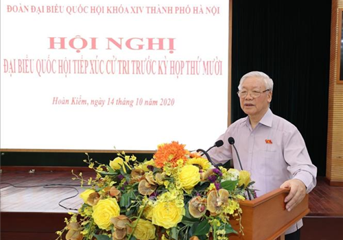 Sáng 14-10, trong chương trình tiếp xúc cử tri trước kỳ họp thứ mười, Quốc hội khóa XIV, Tổng Bí thư, Chủ tịch nước Nguyễn Phú Trọng cùng các đại biểu Quốc hội (đơn vị bầu cử số 1, thành phố Hà Nội) đã tiếp xúc cử tri 3 quận: Ba Đình, Hoàn Kiếm, Tây Hồ.