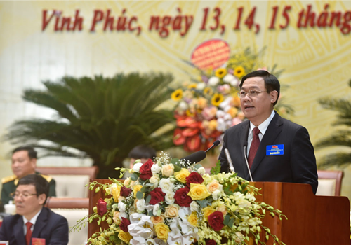 Sáng 14-10, Đại hội đại biểu lần thứ XVII (nhiệm kỳ 2020-2025) Đảng bộ tỉnh Vĩnh Phúc chính thức khai mạc với sự tham gia của 348 đại biểu chính thức đại diện cho gần 70 nghìn đảng viên trong toàn Đảng bộ. Đại hội diễn ra từ ngày 13 đến 15-10-2020. Thực hiện nhiệm vụ được Bộ Chính trị phân công, đồng chí Vương Đình Huệ, Ủy viên Bộ Chính trị, Bí thư Thành ủy, Trưởng đoàn đại biểu Quốc hội thành phố Hà Nội tới dự và chỉ đạo Đại hội.