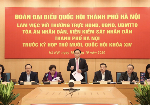 Sáng 19-10, đồng chí Vương Đình Huệ, Ủy viên Bộ Chính trị, Bí thư Thành ủy, Trưởng đoàn đại biểu Quốc hội thành phố Hà Nội chủ trì buổi làm việc giữa Đoàn đại biểu Quốc hội thành phố với Thường trực HĐND, UBND, Ủy ban Mặt trận Tổ quốc Việt Nam thành phố Hà Nội; lãnh đạo Tòa án nhân dân thành phố, Viện Kiểm sát nhân dân thành phố Hà Nội để chuẩn bị cho Kỳ họp thứ 10, Quốc hội khóa XIV.