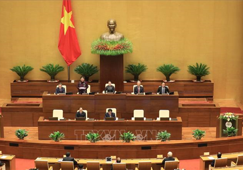 Sáng 20-10, dưới sự chủ trì của Ủy viên Bộ Chính trị, Chủ tịch Quốc hội Nguyễn Thị Kim Ngân, Quốc hội khóa XIV đã khai mạc trọng thể Kỳ họp thứ mười tại Nhà Quốc hội (Thủ đô Hà Nội). Tham dự phiên họp có các đồng chí: Tổng Bí thư, Chủ tịch nước Nguyễn Phú Trọng; Ủy viên Bộ Chính trị, Thủ tướng Chính phủ Nguyễn Xuân Phúc; Bí thư Trung ương Đảng, Chủ tịch Ủy ban Trung ương Mặt trận Tổ quốc Việt Nam Trần Thanh Mẫn; các đồng chí Ủy viên Bộ Chính trị, Bí thư Trung ương Đảng; các đồng chí Phó Thủ tướng Chính phủ, Phó Chủ tịch Quốc hội; các đồng chí lãnh đạo Đảng, Nhà nước, nguyên lãnh đạo Đảng, Nhà nước; các đại biểu Quốc hội... Tham dự tại điểm cầu thành phố Hà Nội có Ủy viên Bộ Chính trị, Bí thư Thành ủy, Trưởng đoàn đại biểu Quốc hội Thành phố Vương Đình Huệ; nguyên Phó Bí thư Thành ủy, Chủ tịch HĐND Thành phố, Phó Trưởng đoàn đại biểu Quốc hội Thành phố Nguyễn Thị Bích Ngọc