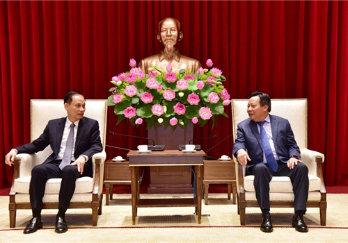 Sáng 22-10, Phó Bí thư Thành ủy, Trưởng ban Tuyên giáo Thành ủy Hà Nội Nguyễn Văn Phong tiếp xã giao đồng chí Lê Hoài Trung, Ủy viên Trung ương Đảng, Thứ trưởng Bộ Ngoại giao, Chủ nhiệm Ủy ban Biên giới quốc gia.