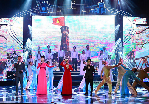 Tối 03-10, tại Nhà hát Lớn Hà Nội đã diễn ra Chương trình nghệ thuật đặc biệt “Hà Nội - Huế - Sài Gòn”, nhân kỷ niệm 60 năm Ngày Hà Nội - Huế - Sài Gòn (thành phố Hồ Chí Minh) kết nghĩa (08/10/1960-08/10/2020). Chương trình do Thành ủy, HĐND, UBND, Ủy ban Mặt trận Tổ quốc Việt Nam thành phố Hà Nội chỉ đạo, Đài Phát thanh và Truyền hình Hà Nội thực hiện. 