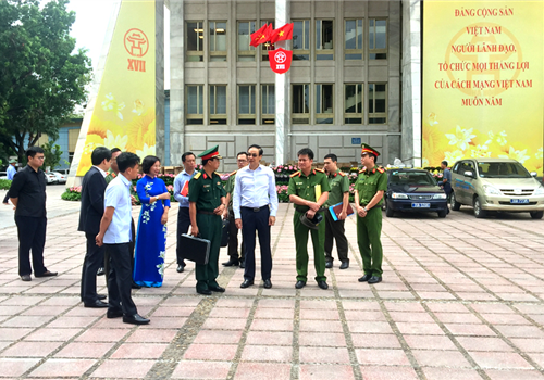 Sáng 07-10, Phó Bí thư Thành ủy Hà Nội Đào Đức Toàn đã kiểm tra công tác bảo đảm an ninh trật tự phục vụ Đại hội đại biểu lần thứ XVII (nhiệm kỳ 2020-2025) Đảng bộ thành phố Hà Nội. Cùng tham gia Đoàn kiểm tra có các Ủy viên Ban Thường vụ Thành ủy: Trưởng ban Dân vận Thành ủy Nguyễn Thị Tuyến, Giám đốc Công an thành phố - Thiếu tướng Nguyễn Hải Trung; Trưởng ban Nội chính Thành ủy Nguyễn Quang Đức.