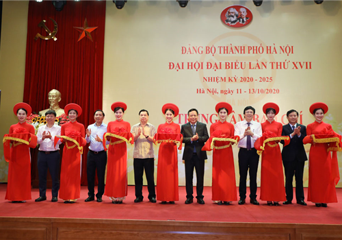 Chiều 09-10, Thành ủy Hà Nội tổ chức họp báo ra mắt Trung tâm Báo chí phục vụ Đại hội đại biểu lần thứ XVII (nhiệm kỳ 2020-2025) Đảng bộ thành phố Hà Nội. 