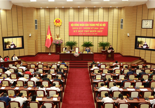 Sáng 10-11, tại trụ sở HĐND - UBND thành phố, HĐND thành phố Hà Nội tổ chức kỳ họp thứ mười bảy - kỳ họp chuyên đề để xem xét và quyết định một số nội dung thuộc thẩm quyền. Tham dự kỳ họp có các đồng chí: Ủy viên Trung ương Đảng, Phó Bí thư Thành ủy, Chủ tịch UBND Thành phố Chu Ngọc Anh; Chủ tịch HĐND Thành phố, Phó Trưởng đoàn đại biểu Quốc hội thành phố Nguyễn Thị Bích Ngọc; Phó Bí thư Thường trực Thành ủy Nguyễn Thị Tuyến; Phó Bí thư Thành ủy, Phó Chủ tịch Thường trực HĐND Thành phố Nguyễn Ngọc Tuấn; Ủy viên Ban Thường vụ Thành ủy, Chủ tịch Ủy ban Mặt trận Tổ quốc Việt Nam Thành phố Nguyễn Lan Hương; Ủy viên Ban Thường vụ Thành ủy, Phó Chủ tịch HĐND Thành phố Phùng Thị Hồng Hà cùng các đồng chí trong Ban Thường vụ Thành ủy, Thường trực HĐND, UBND thành phố Hà Nội.