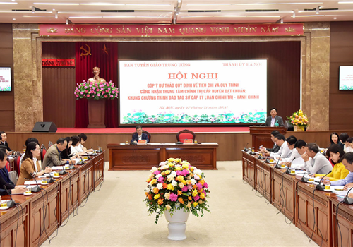 Sáng 12-11, tại trụ sở Thành ủy Hà Nội, Ban Tuyên giáo Trung ương và Thành ủy Hà Nội phối hợp tổ chức Hội nghị góp ý dự thảo Quy định về tiêu chí và quy trình công nhận trung tâm chính trị cấp huyện đạt chuẩn; khung chương trình đào tạo sơ cấp lý luận chính trị - hành chính. Bí thư Đảng ủy, Phó Trưởng ban Tuyên giáo Trung ương Bùi Trường Giang và Phó Bí thư Thành ủy Hà Nội Nguyễn Văn Phong chủ trì Hội nghị.

