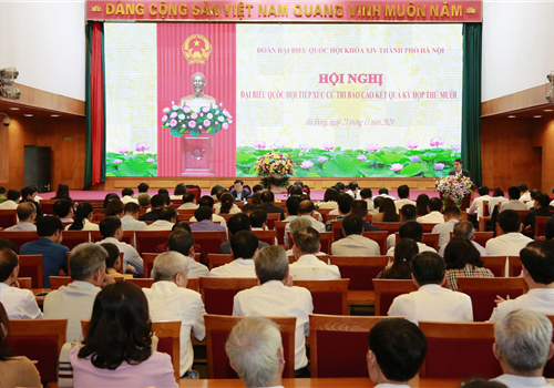 Chiều 21-11, đồng chí Vương Đình Huệ, Ủy viên Bộ Chính trị, Bí thư Thành ủy, Trưởng đoàn đại biểu Quốc hội thành phố Hà Nội và các đại biểu Quốc hội thuộc Đơn vị bầu cử số 3 đã tiếp xúc cử tri quận Hà Đông sau Kỳ họp thứ mười, Quốc hội khóa XIV. Cùng tham dự có các đồng chí Ủy viên Ban Thường vụ Thành ủy Hà Nội: Phó Trưởng đoàn đại biểu Quốc hội Thành phố, Trưởng ban Tuyên giáo Thành ủy - Chủ tịch Liên đoàn Lao động thành phố Bùi Huyền Mai, Phó Chủ tịch HĐND Thành phố Phùng Thị Hồng Hà, Thiếu tướng - Giám đốc Công an Thành phố Nguyễn Hải Trung; Phó Chủ tịch UBND thành phố Nguyễn Quốc Hùng; các đại biểu Quốc hội Đoàn thành phố Hà Nội; lãnh đạo một số sở, ban, ngành thành phố và quận Hà Đông.
