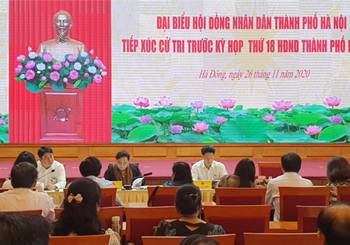 Chiều 26-11, đồng chí Nguyễn Thị Bích Ngọc, Phó Bí thư Thành ủy khóa XVI, Chủ tịch HĐND Thành phố, Phó Trưởng đoàn đại biểu Quốc hội thành phố Hà Nội cùng các đại biểu HĐND Thành phố Đơn vị bầu cử số 10 tiếp xúc cử tri quận Hà Đông, trước kỳ họp thứ mười tám, HĐND Thành phố khóa XV. Cùng dự có đại diện lãnh đạo Ủy ban Mặt trận Tổ quốc Việt Nam Thành phố và các sở, ngành.