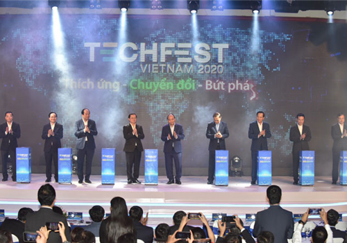 Chiều 27-11, tại Hà Nội, Ngày hội khởi nghiệp đổi mới sáng tạo quốc gia TECHFEST Việt Nam 2020 đã khai mạc với sự tham dự của Ủy viên Bộ Chính trị, Thủ tướng Chính phủ Nguyễn Xuân Phúc. Về phía thành phố Hà Nội, có Ủy viên Trung ương Đảng, Phó Bí thư Thành ủy, Chủ tịch UBND Thành phố Chu Ngọc Anh.