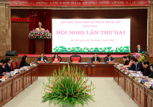 Sáng 28-11, tại trụ sở Thành ủy Hà Nội diễn ra Hội nghị lần thứ hai Ban Chấp hành Đảng bộ thành phố Hà Nội (khóa XVII). Ủy viên Bộ Chính trị, Bí thư Thành ủy, Trưởng đoàn đại biểu Quốc hội thành phố Vương Đình Huệ và các Phó Bí thư Thành ủy chủ trì Hội nghị.