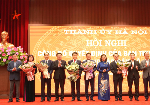 Chiều 04-11, Thường trực Thành ủy Hà Nội tổ chức Hội nghị công bố các Quyết định của Ban Thường vụ Thành ủy về công tác cán bộ. Tham dự có các đồng chí: Ủy viên Bộ Chính trị, Bí thư Thành ủy, Trưởng đoàn đại biểu Quốc hội thành phố Hà Nội Vương Đình Huệ; Ủy viên Trung ương Đảng, Phó Bí thư Thành ủy, Chủ tịch UBND thành phố Hà Nội Chu Ngọc Anh; Phó Bí thư Thường trực Thành ủy Hà Nội Nguyễn Thị Tuyến; Phó Bí thư Thành ủy Hà Nội Nguyễn Văn Phong; Phó Bí thư Thành ủy, Phó Chủ tịch Thường trực HĐND thành phố Hà Nội Nguyễn Ngọc Tuấn.