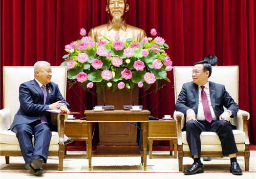Chiều 18-12, đồng chí Vương Đình Huệ, Ủy viên Bộ Chính trị, Bí thư Thành ủy, Trưởng đoàn đại biểu Quốc hội thành phố Hà Nội đã tiếp Đại sứ Indonesia tại Việt Nam Ibnu Hadi tới chào nhân dịp kết thúc nhiệm kỳ công tác. 

