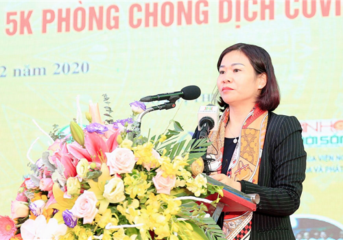 Chiều 18-12, UBND thành phố Hà Nội phối hợp với Bộ Nông nghiệp và Phát triển nông thôn, Hiệp hội các nhà bán lẻ Việt Nam tổ chức hội thảo “Kết nối giao thương, tiêu thụ sản phẩm Chương trình mỗi xã một sản phẩm (OCOP) các tỉnh Nam Bộ”. Hội thảo có sự tham gia của gần 200 đại biểu là các chủ thể đã và đang tham gia Chương trình OCOP; các doanh nghiệp, nhà bán lẻ, nhà phân phối của Hà Nội và các tỉnh Nam Bộ. Dự hội thảo có Phó Bí thư Thường trực Thành ủy Hà Nội Nguyễn Thị Tuyến.