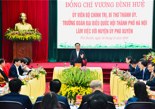 Sáng 24-12, đồng chí Vương Đình Huệ, Ủy viên Bộ Chính trị, Bí thư Thành ủy, Trưởng đoàn đại biểu Quốc hội thành phố Hà Nội làm việc với Huyện ủy Phú Xuyên về tình hình triển khai thực hiện Nghị quyết Đại hội Đảng bộ các cấp; kết quả thực hiện nhiệm vụ chính trị năm 2020, phương hướng, nhiệm vụ trọng tâm năm 2021 và giai đoạn 2020-2025.