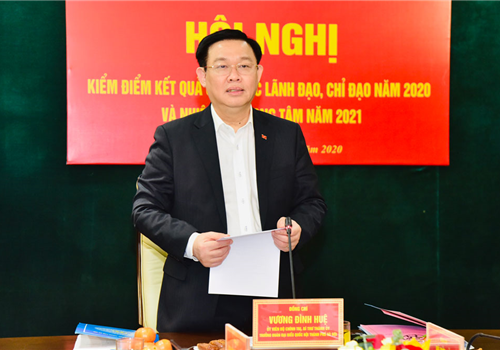 Chiều 24-12, Thành ủy Hà Nội đã tổ chức Lễ công bố Quyết định của Ban Thường vụ Thành ủy về việc chỉ định Đảng đoàn HĐND thành phố Hà Nội, nhiệm kỳ 2016-2021. Dự Lễ công bố có các đồng chí: Ủy viên Bộ Chính trị, Bí thư Thành ủy, Trưởng đoàn đại biểu Quốc hội thành phố Hà Nội Vương Đình Huệ; Phó Bí thư Thành ủy, Chủ tịch HĐND thành phố Nguyễn Ngọc Tuấn. Chiều cùng ngày, Ủy viên Bộ Chính trị, Bí thư Thành ủy, Trưởng đoàn đại biểu Quốc hội thành phố Hà Nội Vương Đình Huệ đã dự Hội nghị kiểm điểm kết quả công tác lãnh đạo, chỉ đạo năm 2020 và nhiệm vụ trọng tâm năm 2021 của Đảng đoàn HĐND thành phố Hà Nội.