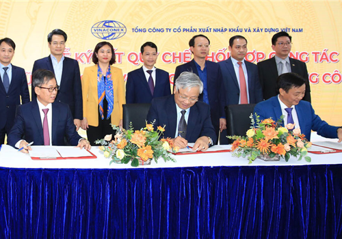 Chiều 24-12, Đảng ủy Tổng công ty cổ phần Xuất nhập khẩu và Xây dựng Việt Nam (Vinaconex) đã tổ chức Lễ ký Quy chế phối hợp công tác giữa Đảng ủy, Hội đồng quản trị và Ban Tổng Giám đốc Tổng công ty. Tham dự buổi Lễ có Phó Bí thư Thường trực Thành ủy Hà Nội Nguyễn Thị Tuyến; Ủy viên Ban Thường vụ Thành ủy, Trưởng ban Nội chính Thành ủy Nguyễn Quang Đức.