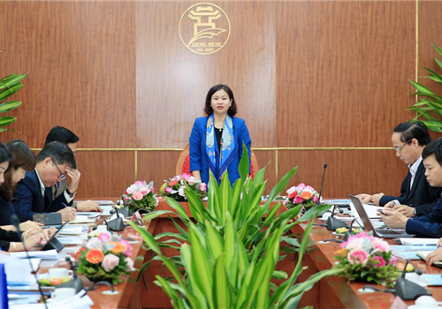 Sáng 28-12, đồng chí Nguyễn Thị Tuyến, Phó Bí thư Thường trực Thành ủy, Trưởng ban Chỉ đạo xây dựng và thực hiện Quy chế dân chủ ở cơ sở thành phố Hà Nội đã dẫn đầu Đoàn kiểm tra của Ban Chỉ đạo kiểm tra Quy chế dân chủ với 3 trường học, gồm: Trường THCS và THPT Nguyễn Bỉnh Khiêm (quận Cầu Giấy); Trường THPT Nguyễn Gia Thiều (quận Long Biên); Trường THPT Cao Bá Quát (huyện Quốc Oai).