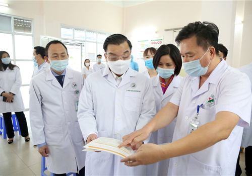 Chiều 03-12, Ủy viên Trung ương Đảng, Phó Bí thư Thành ủy, Chủ tịch UBND thành phố Hà Nội Chu Ngọc Anh đã kiểm tra công tác phòng, chống dịch Covid-19 tại Tổng công ty May 10 và Bệnh viện Đa khoa Đức Giang (quận Long Biên). Cùng tham gia Đoàn kiểm tra có đại diện lãnh đạo các sở, ban, ngành của Thành phố.