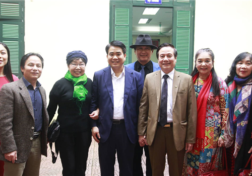 Sáng 13-02, tại trụ sở Hội Liên hiệp văn học nghệ thuật Hà Nội, Ủy viên Trung ương Đảng, Phó Bí thư Thành ủy, Chủ tịch UBND thành phố Hà Nội Nguyễn Đức Chung đã có cuộc gặp mặt, trao đổi cùng đông đảo văn nghệ sỹ, hội viên Hội Liên hiệp văn học nghệ thuật Hà Nội.