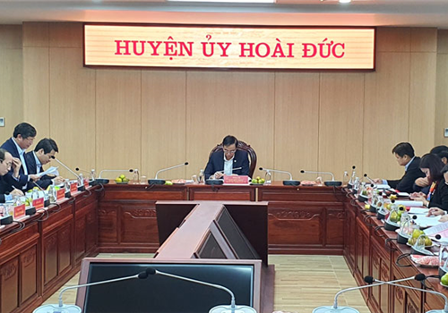 Sáng 13-02, Phó Bí thư Thành ủy Đào Đức Toàn đã chủ trì buổi làm việc với Ban Thường vụ Huyện ủy Hoài Đức về kết quả công tác xây dựng Đảng năm 2019, nhiệm vụ trọng tâm năm 2020; tình hình, kết quả công tác lãnh đạo, chỉ đạo, hướng dẫn các cấp ủy trực thuộc chuẩn bị tổ chức Đại hội Đảng bộ các cấp, nhiệm kỳ 2020-2025 của huyện Hoài Đức.