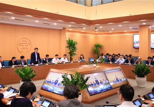 Chiều 14-02, Ủy viên Trung ương Đảng, Phó Bí thư Thành uỷ, Chủ tịch UBND Thành phố, Trưởng ban Chỉ đạo công tác phòng, chống dịch bệnh viêm đường hô hấp cấp do chủng mới của vi rút corona thành phố Hà Nội Nguyễn Đức Chung chủ trì cuộc họp của Ban Chỉ đạo.