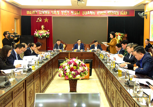 Chiều 21-02, Phó Bí thư Thành ủy Đào Đức Toàn dẫn đầu Đoàn công tác số 5 của Ban Thường vụ Thành ủy Hà Nội làm việc với Ban Thường vụ Quận ủy Hai Bà Trưng về kết quả công tác lãnh đạo, chỉ đạo, hướng dẫn các cấp ủy trực thuộc chuẩn bị tổ chức Đại hội Đảng bộ các cấp nhiệm kỳ 2020-2025. Ủy viên Ban Thường vụ Thành ủy, Trưởng ban Tổ chức Thành ủy Vũ Đức Bảo; đại diện các ban Đảng Thành ủy cùng dự.