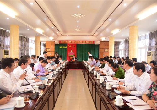 Chiều 28-02, đồng chí Đào Đức Toàn, Phó Bí thư Thành ủy, Trưởng ban Chỉ đạo thực hiện Nghị quyết 15-NQ/TU và Chỉ thị 15-CT/TU của Thành ủy đã chủ trì buổi làm việc với Huyện ủy Ba Vì và các đơn vị có liên quan, nghe báo cáo kết quả giải quyết các vụ việc tồn đọng, phức tạp và việc thực hiện các kết luận thanh tra, kiểm tra trên địa bàn huyện Ba Vì.