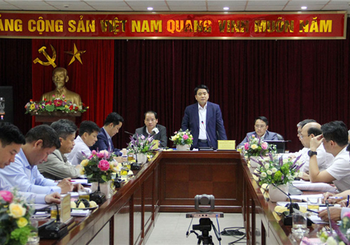  Chiều 10-03, đồng chí Nguyễn Đức Chung, Ủy viên Trung ương Đảng, Phó Bí thư Thành ủy, Chủ tịch UBND thành phố Hà Nội đã làm việc với Cục Thuế thành phố nhằm đánh giá công tác thu ngân sách những tháng đầu năm 2020 trên địa bàn Thủ đô. Cùng dự có Phó Chủ tịch UBND Thành phố Nguyễn Doãn Toản.